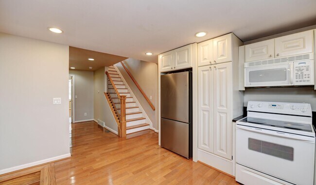 Building Photo - 746 Beech St