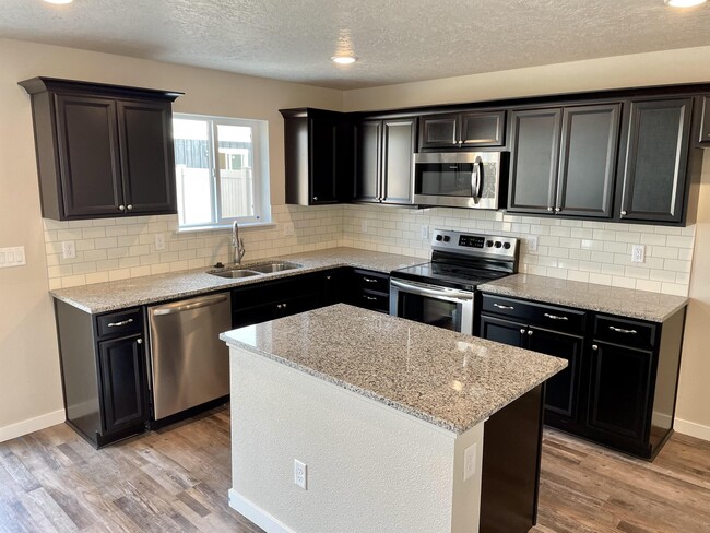 Building Photo - 5978 S Carlburg Ave