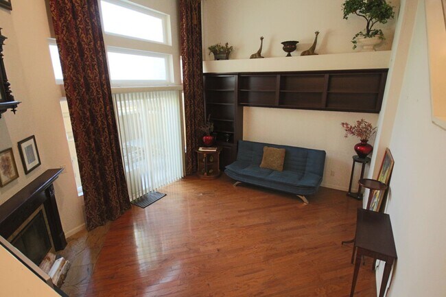 Building Photo - Furnished 3 Bedroom UTC/La Jolla Townhome