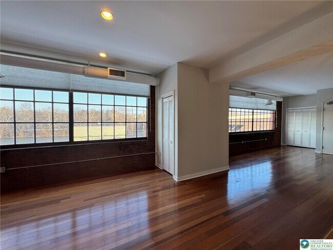 Building Photo - 11 W 2nd St