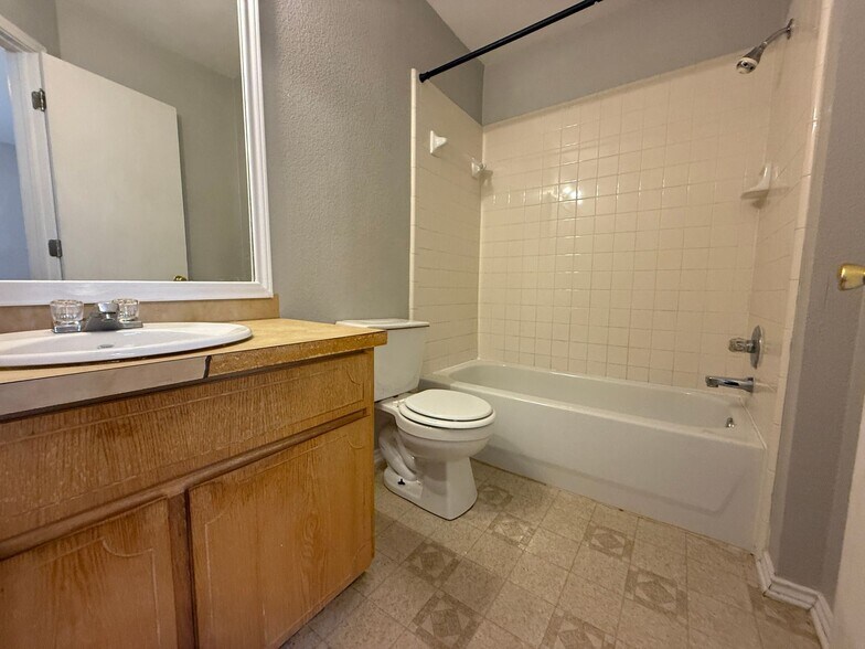 Building Photo - 4001 Doraine Ct