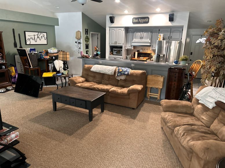 livingroom/kitchen - 13501 Velp Ave