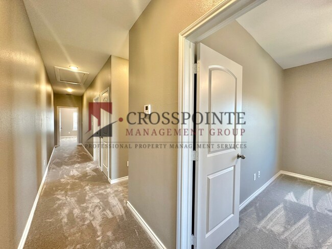 Building Photo - 3 Bedroom 2.5 Bathroom Townhomes at Villa Rosa! Now offering 1st full month rent free!