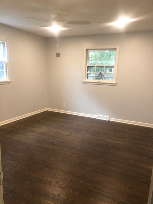 Bedroom - 8445 N Greenvale Rd