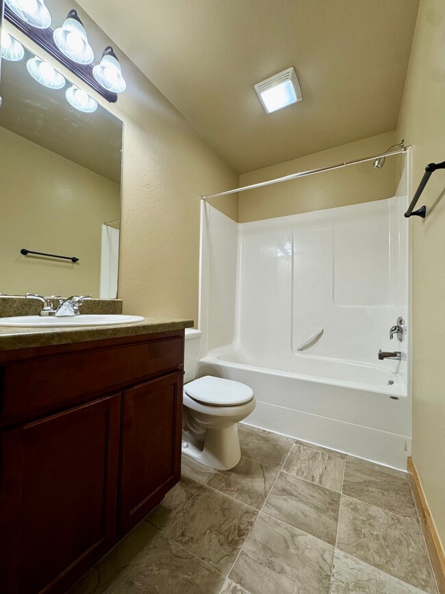 Building Photo - 171 Talon Way
