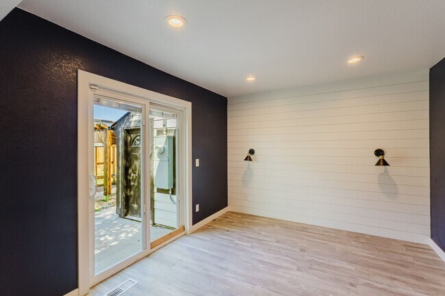 Building Photo - Great updated house in Southeast Denver near Cherry Hills!