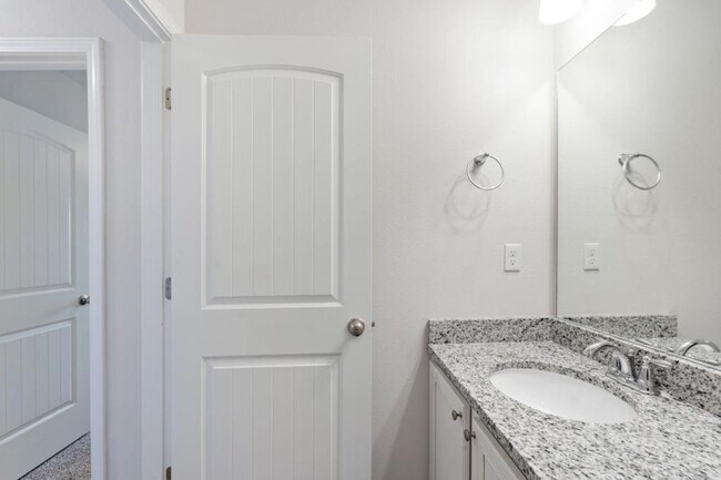 Building Photo - 7522 Shadow Lake Dr