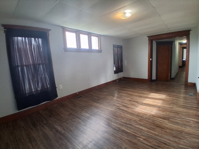 Building Photo - 604 S Main St