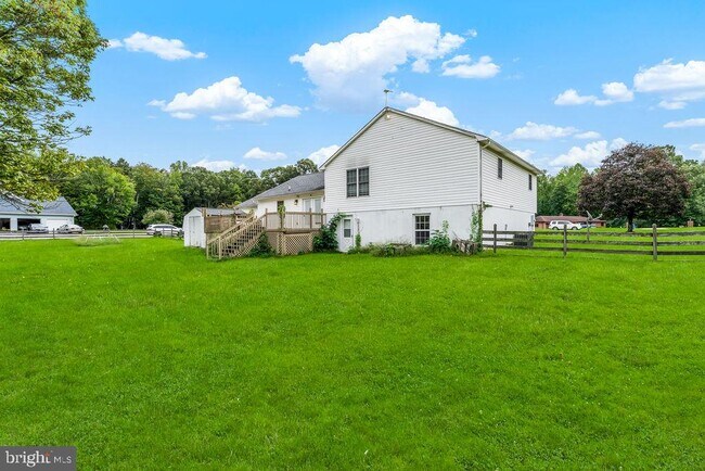 Building Photo - 5285 Stowe Ln