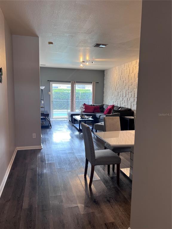 Building Photo - 8121 Fan Palm Way