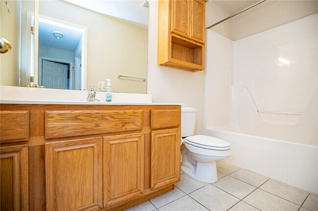 Building Photo - 908 SW Cheyenne Dr