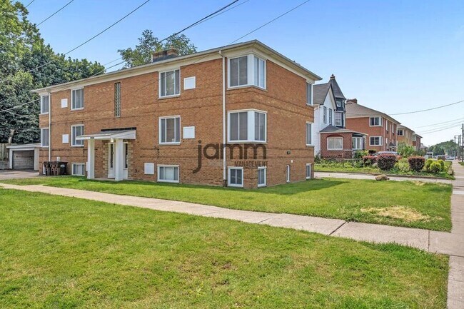 Building Photo - 18997 Hilliard Blvd