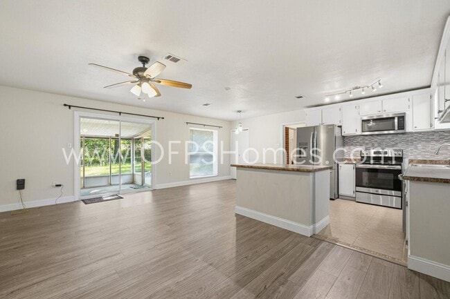 Building Photo - 127 Judith Dr