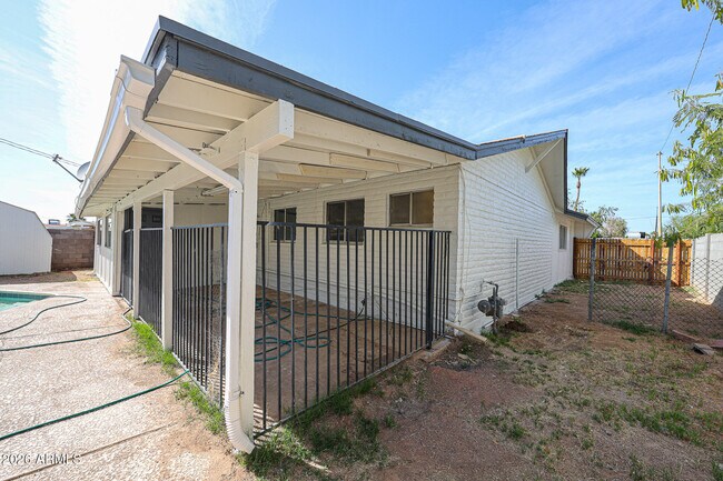 Building Photo - 3119 W Country Gables Dr