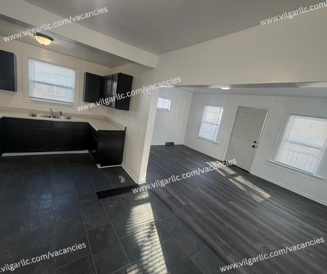 Building Photo - Spacious 2 Bedrooms • 1 Bathroom Home