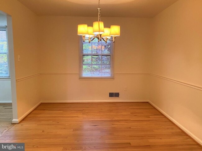 Building Photo - 6802 Dina Leigh Ct