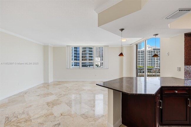 Building Photo - 2000 N Bayshore Dr