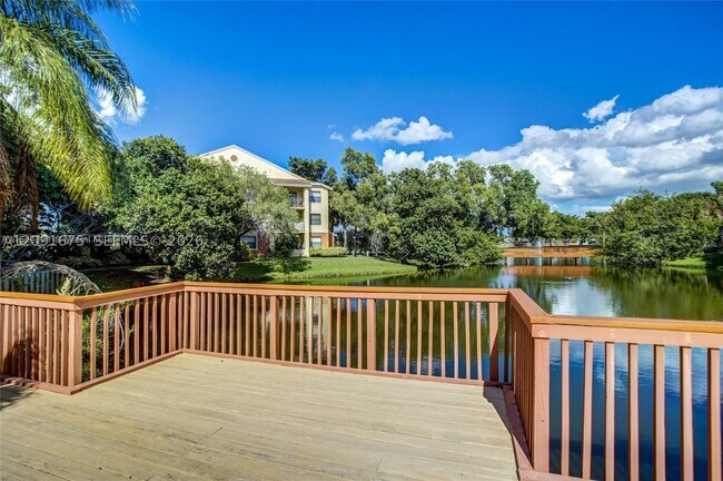 Building Photo - 9999 Summerbreeze Dr