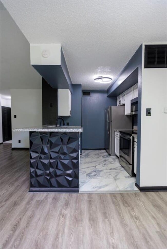 Building Photo - 2120 El Paseo St