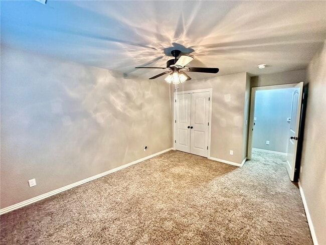 Building Photo - 186 Old Farmington Rd