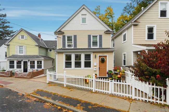 Primary Photo - 100 School St