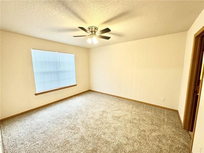 Building Photo - 2203 E Cinnamon Way