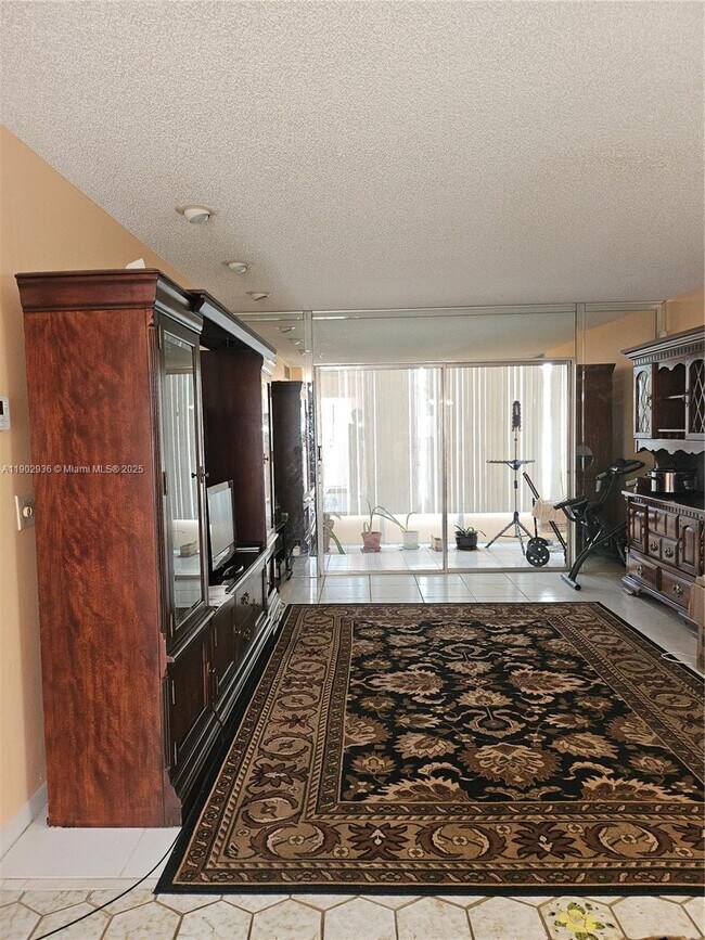 Building Photo - 5121 W Oakland Park Blvd