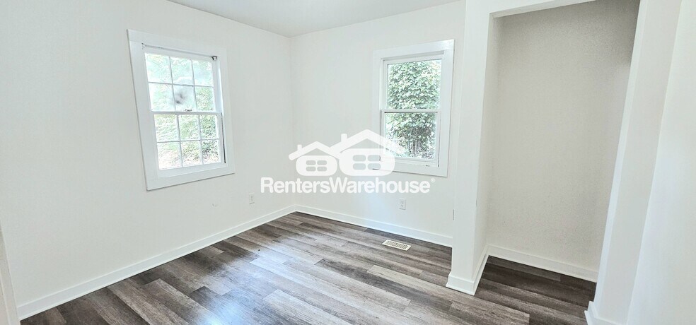 Building Photo - 2015 Detroit Ave NW