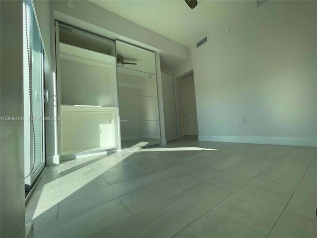Building Photo - 2000 Metropica Wy