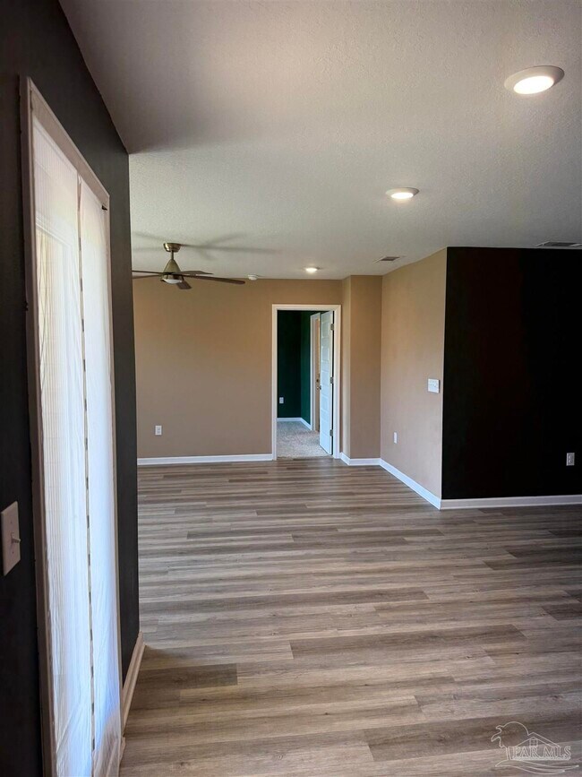 Building Photo - 5462 Peach Dr