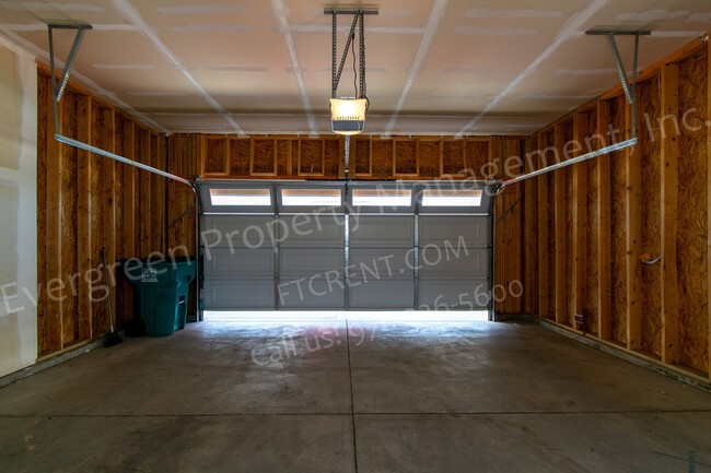 Building Photo - 4 bedroom, 3 bathroom in Wellington
