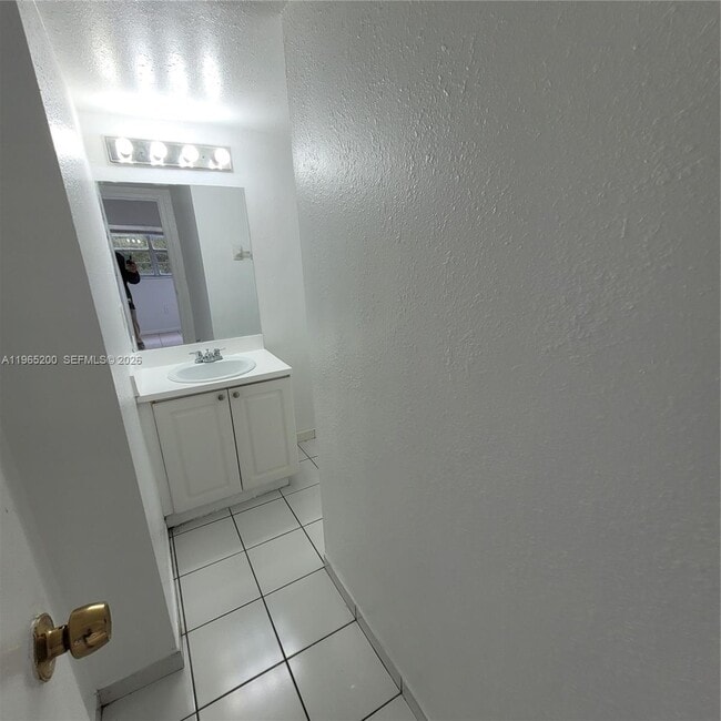 Building Photo - 5100 SW 41st St