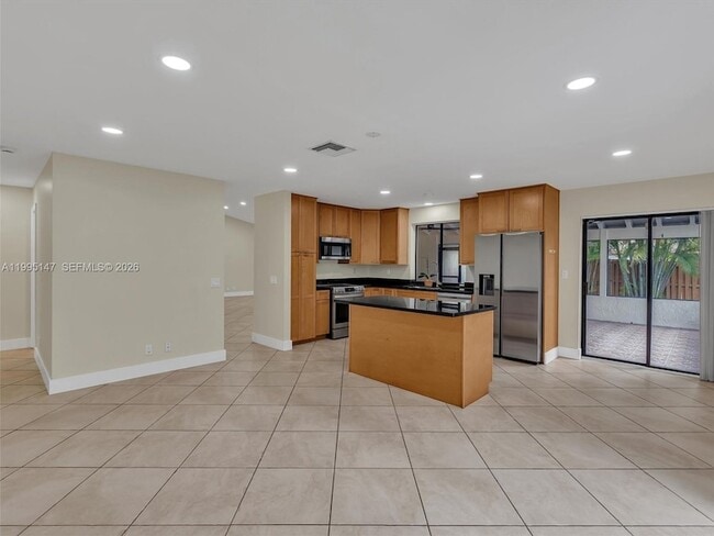 Building Photo - 2158 Baton Rouge