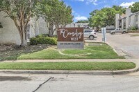 Building Photo - 6026 Stoneybrook Dr