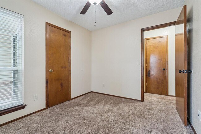 Building Photo - 16404 Del Mar Dr
