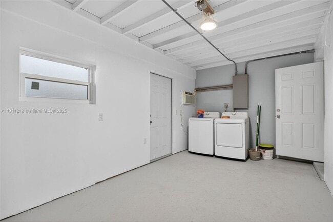 Building Photo - 4820 NE 1st Terrace