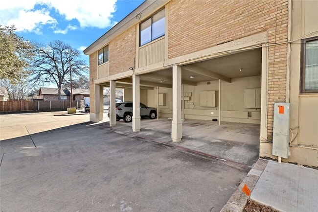 Building Photo - 2640 Custer Pkwy