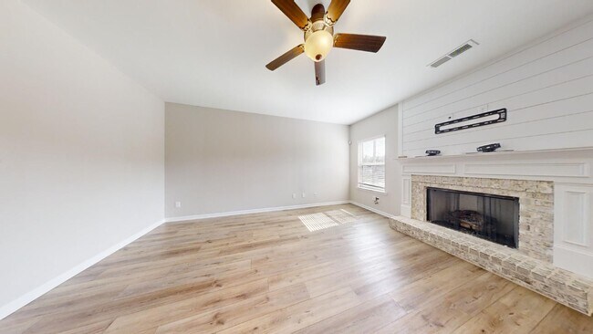 Building Photo - Large Home in The Preserve