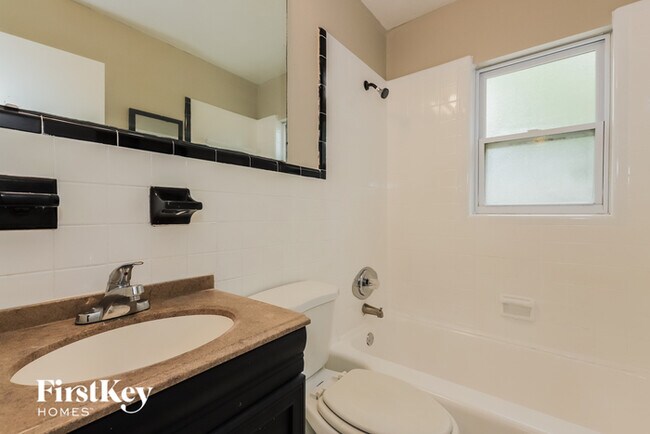 Building Photo - 10112 N Ashley St