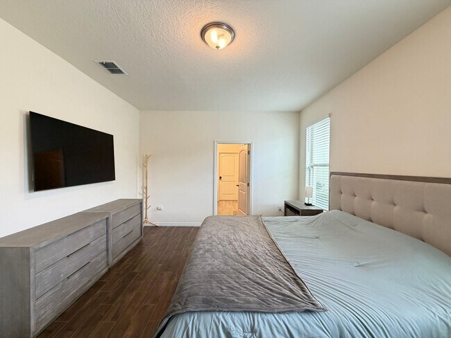 Building Photo - Perfect Home waiting for you! FULLY FURNISHED!
