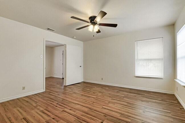 Building Photo - 8106 Windlake Dr