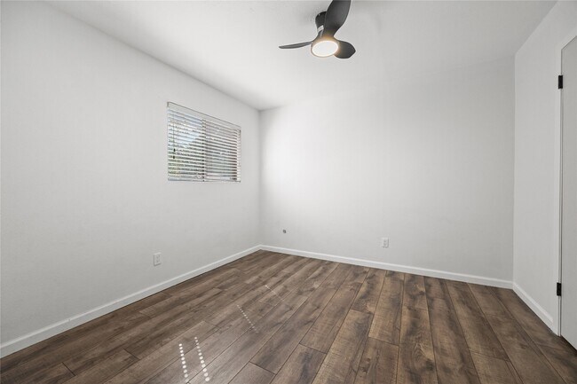 Building Photo - 431 Evergreen Dr