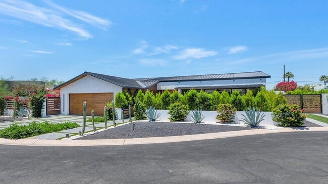 Building Photo - 5812 N 44th Pl