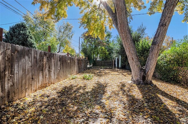 Building Photo - Spacious 2 bedroom home in the heart of Ci...