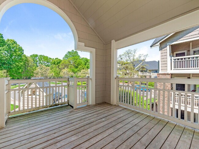 Building Photo - Updated 3 BR unit in the heart of South Park