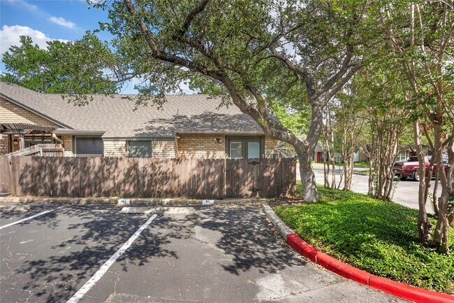 Building Photo - 1015 E Yager Ln