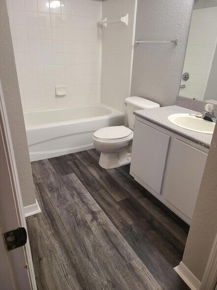 Building Photo - 8933 Manor Loop