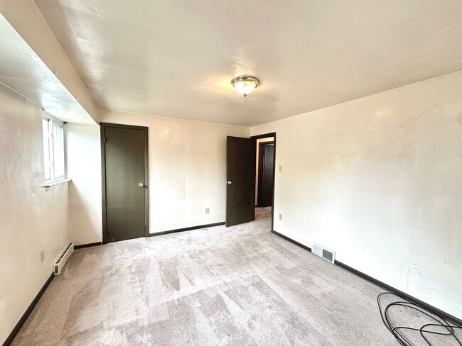 Building Photo - Well-Maintained 2 Bed, 1 Bath Townhome in West Mifflin - Central AC & Heat, Integral Garage - Ava...