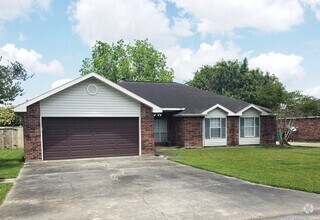 Building Photo - Beautiful Rental Home with a Very Nice Flo...