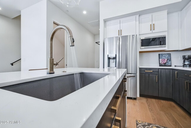 Building Photo - 5151 N 13th Pl